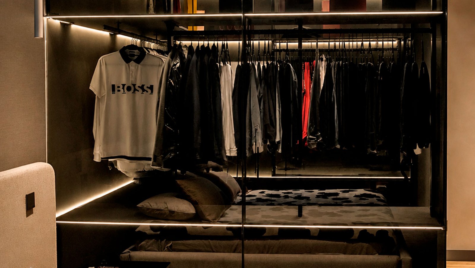 Closet-iluminado-vidrio-elegante-personalizado