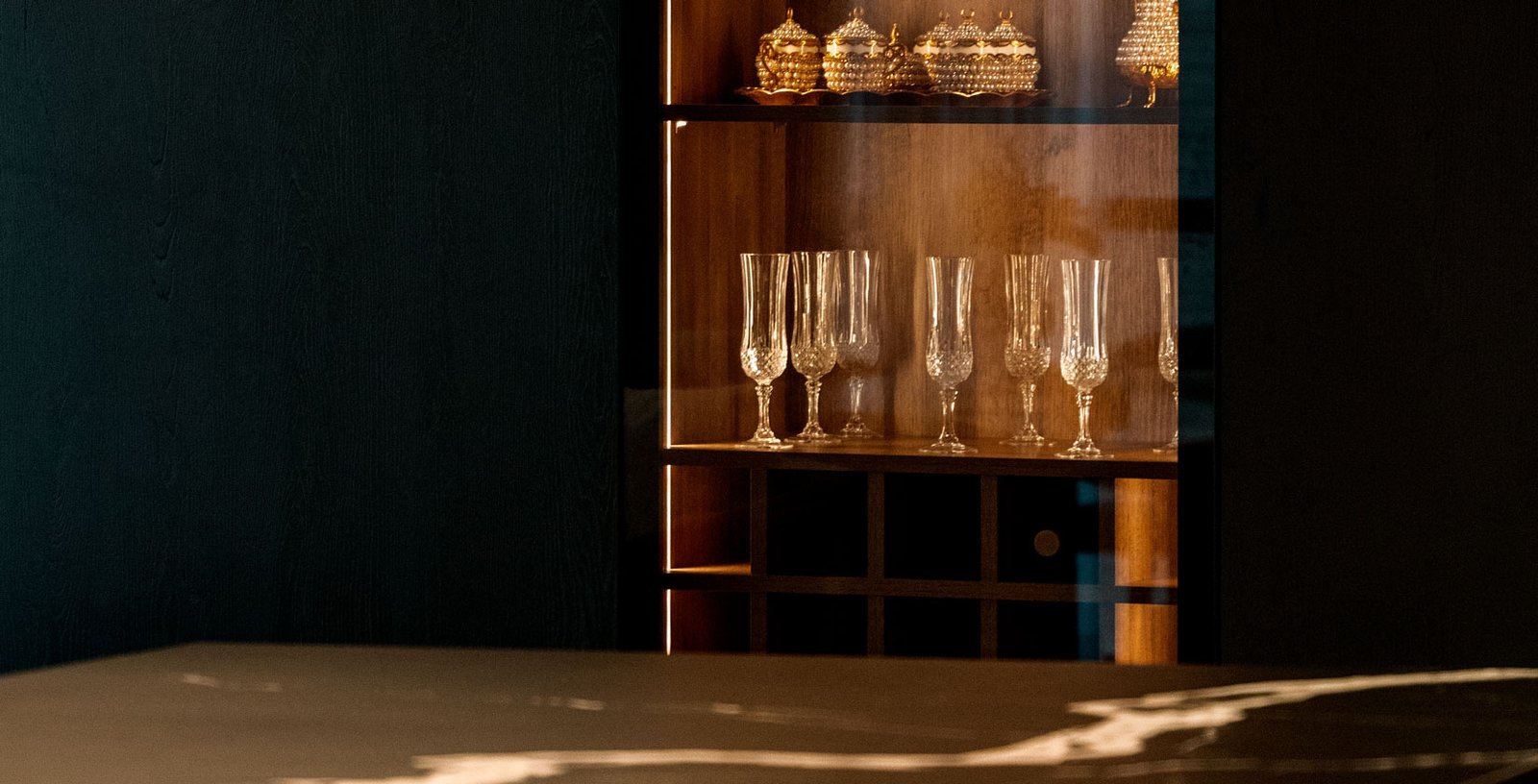 diseno-cocina-integral-moderna-oscura-premium